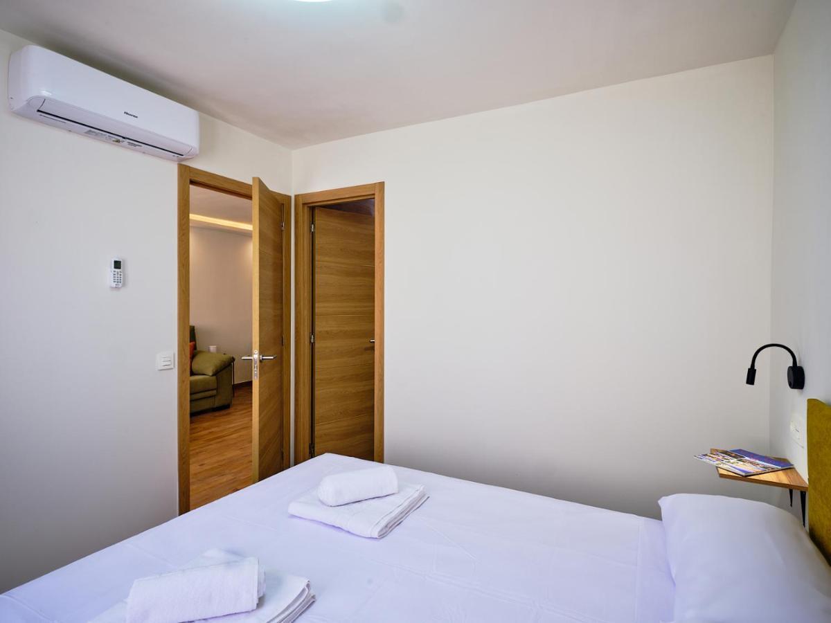 Leo Home- Bright & Centric 3 Bedrooms Apartment With Private Parking Included Malaga Bagian luar foto