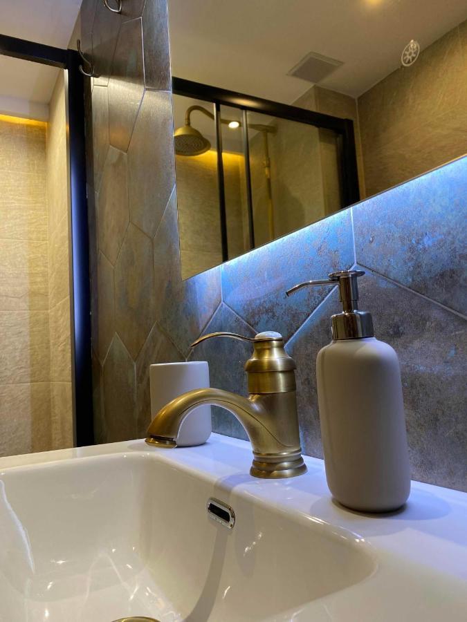 Leo Home- Bright & Centric 3 Bedrooms Apartment With Private Parking Included Malaga Bagian luar foto